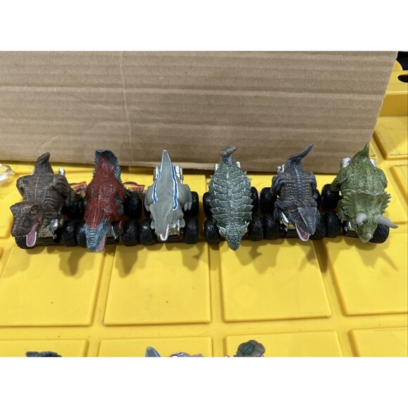 Lot of 6 Set Jurassic World Zoom Riders Pull Back Power Dinosaurs 🦕 3.25" NEW - Picture 1 of 6